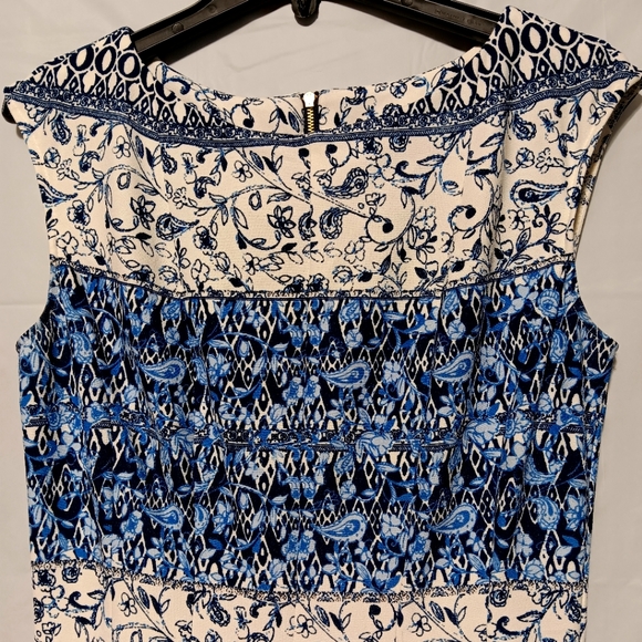 Gabby Skye EUC Women's Dress, Excellent Quality, Blue & White Patterned, Size 8 - Picture 4 of 9